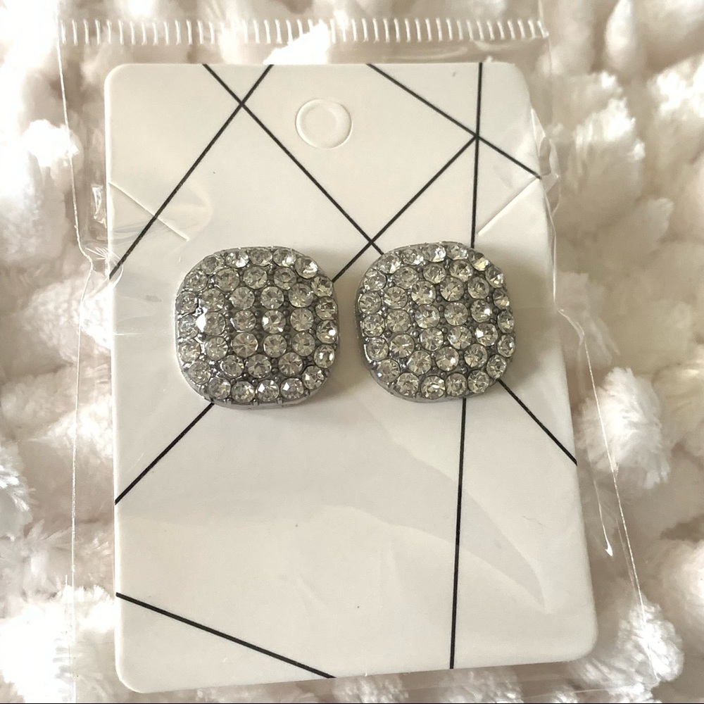 Silver Toned CZ Square Earrings💎